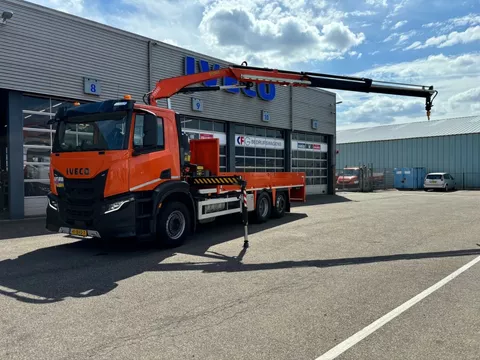 Iveco S-WAY AD280X36YPS 6x2 Fassi crane