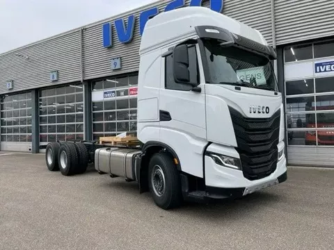 Iveco S-WAY 570 6x2 twin lift